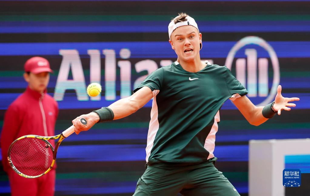 与拥抱不仅 与拥抱不仅